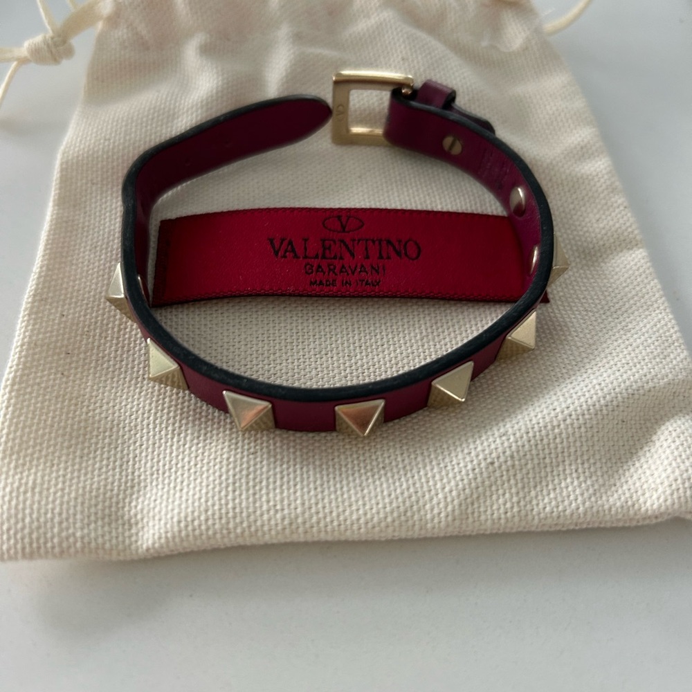 VALENTINO rock stud bracelet in burgundy